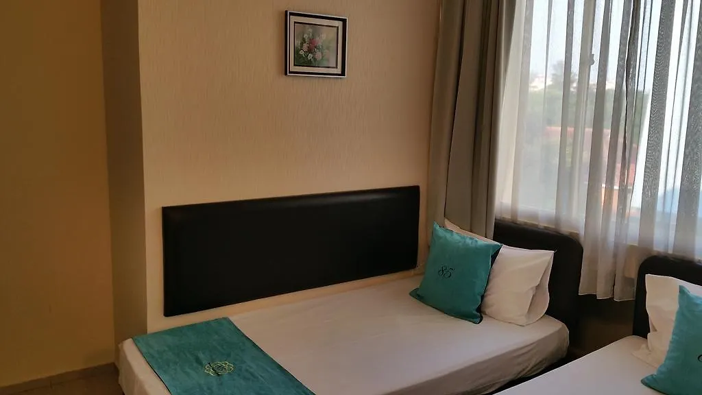 85 Beach Garden Hotel Сингапур